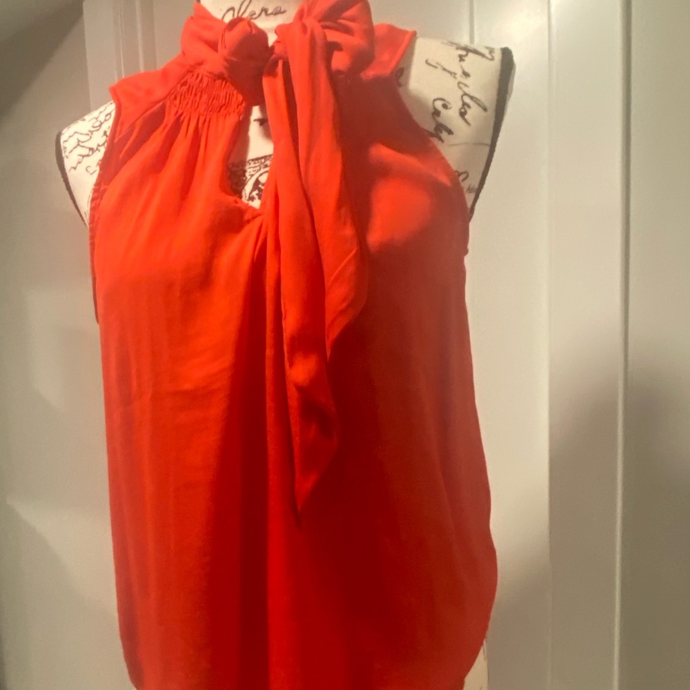 LOFT SIZE M SLEEVELESS RED BLOUSE